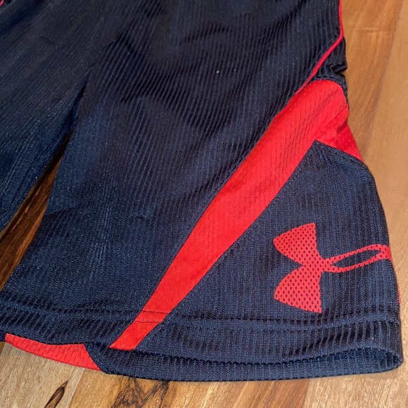 LIKE NEW~UNDER ARMOUR SHORTS~YOUTH XS - Picture 2 of 4